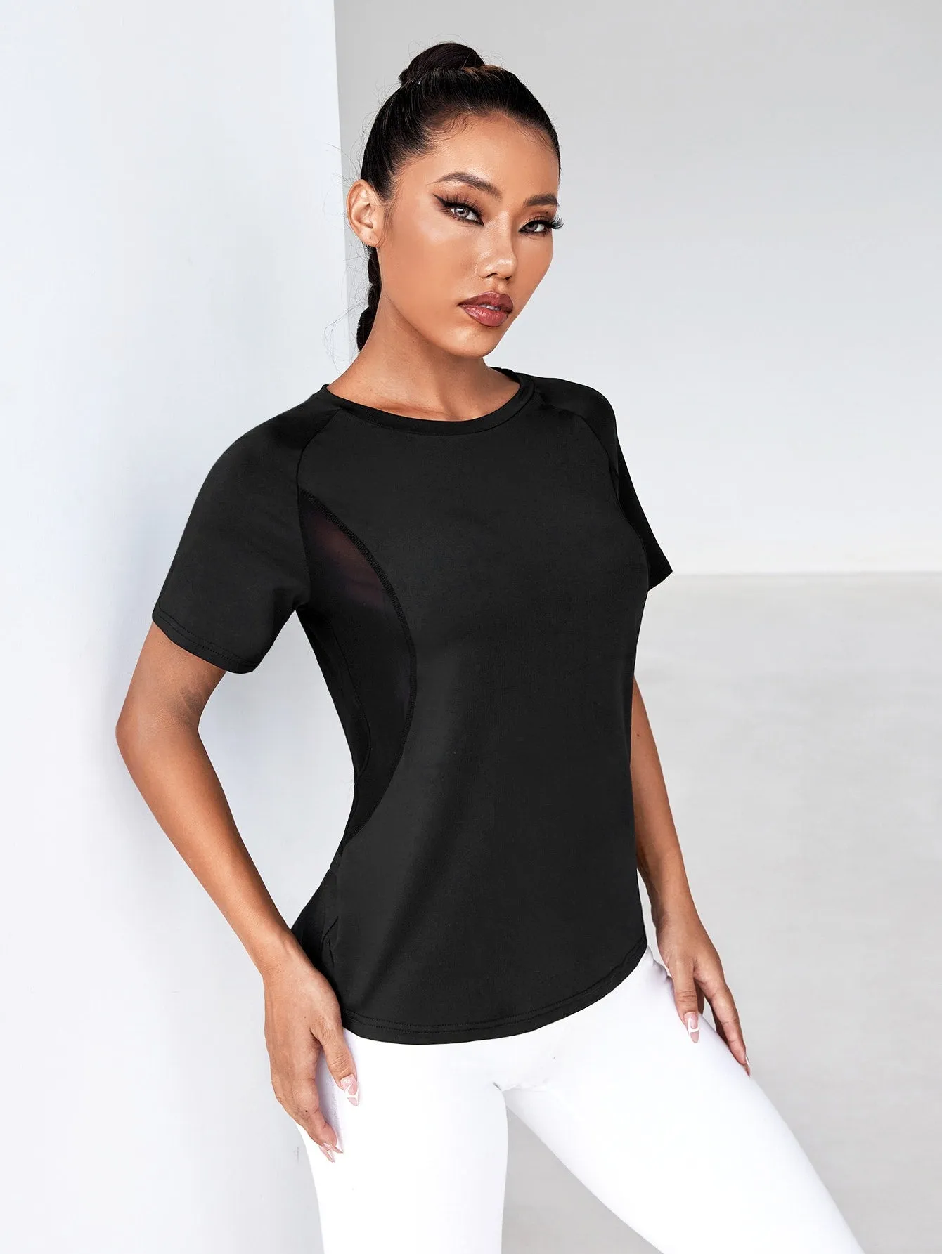 Letter Graphic Raglan Sleeve Contrast Mesh Active Tee SS23