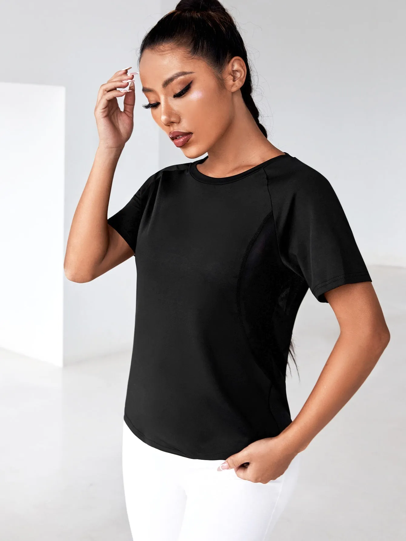 Letter Graphic Raglan Sleeve Contrast Mesh Active Tee SS23