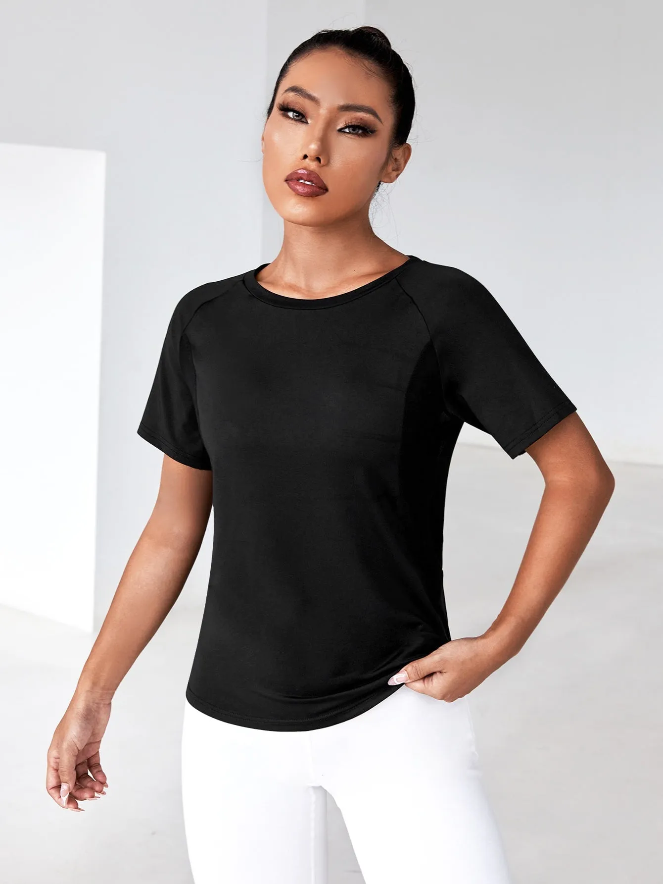 Letter Graphic Raglan Sleeve Contrast Mesh Active Tee SS23